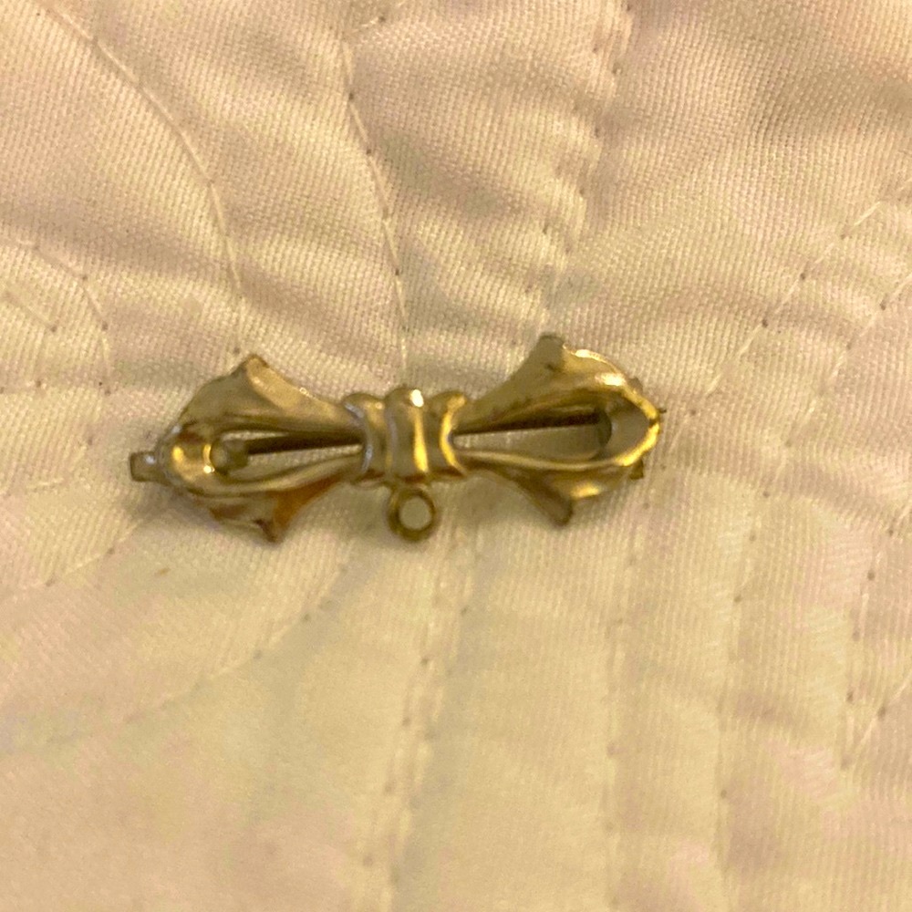 Chrome or silver plate or tone  lavalier pin. About one inch. 1930s